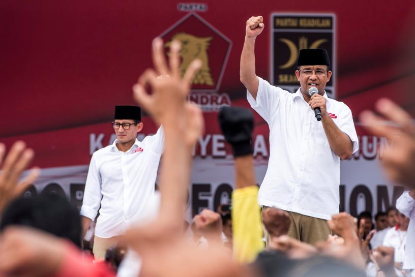 Anis - Sandi Dilantik Pimpin DKI, FPI Tuntut Jakarta Terapkan `Gaya Hidup Islami`